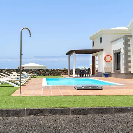 Esterlicia Villa